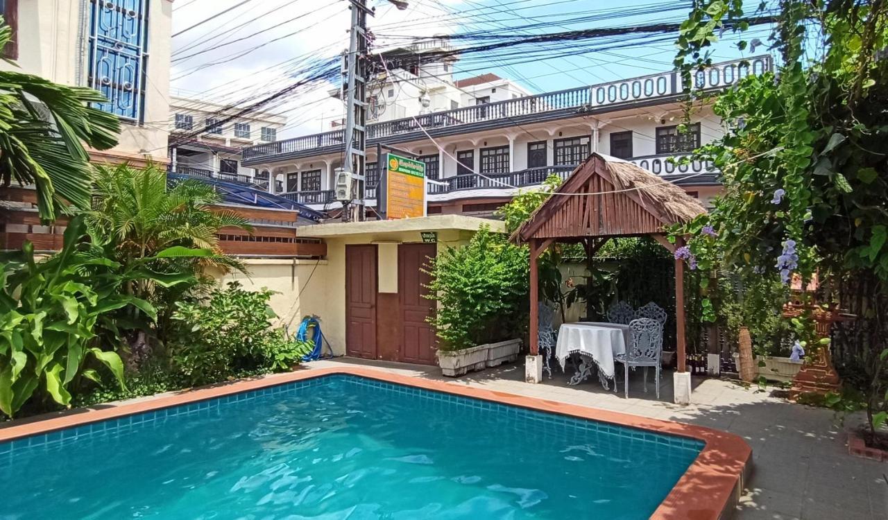 Villa Sisavad Guesthouse Vientiane Buitenkant foto