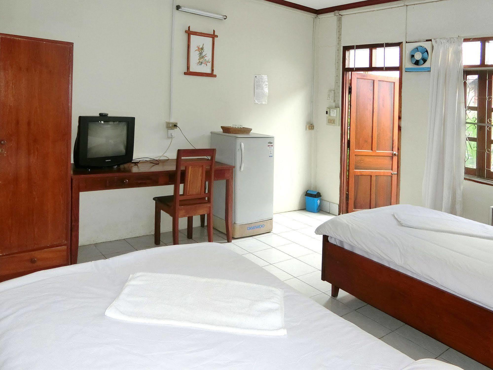 Villa Sisavad Guesthouse Vientiane Buitenkant foto
