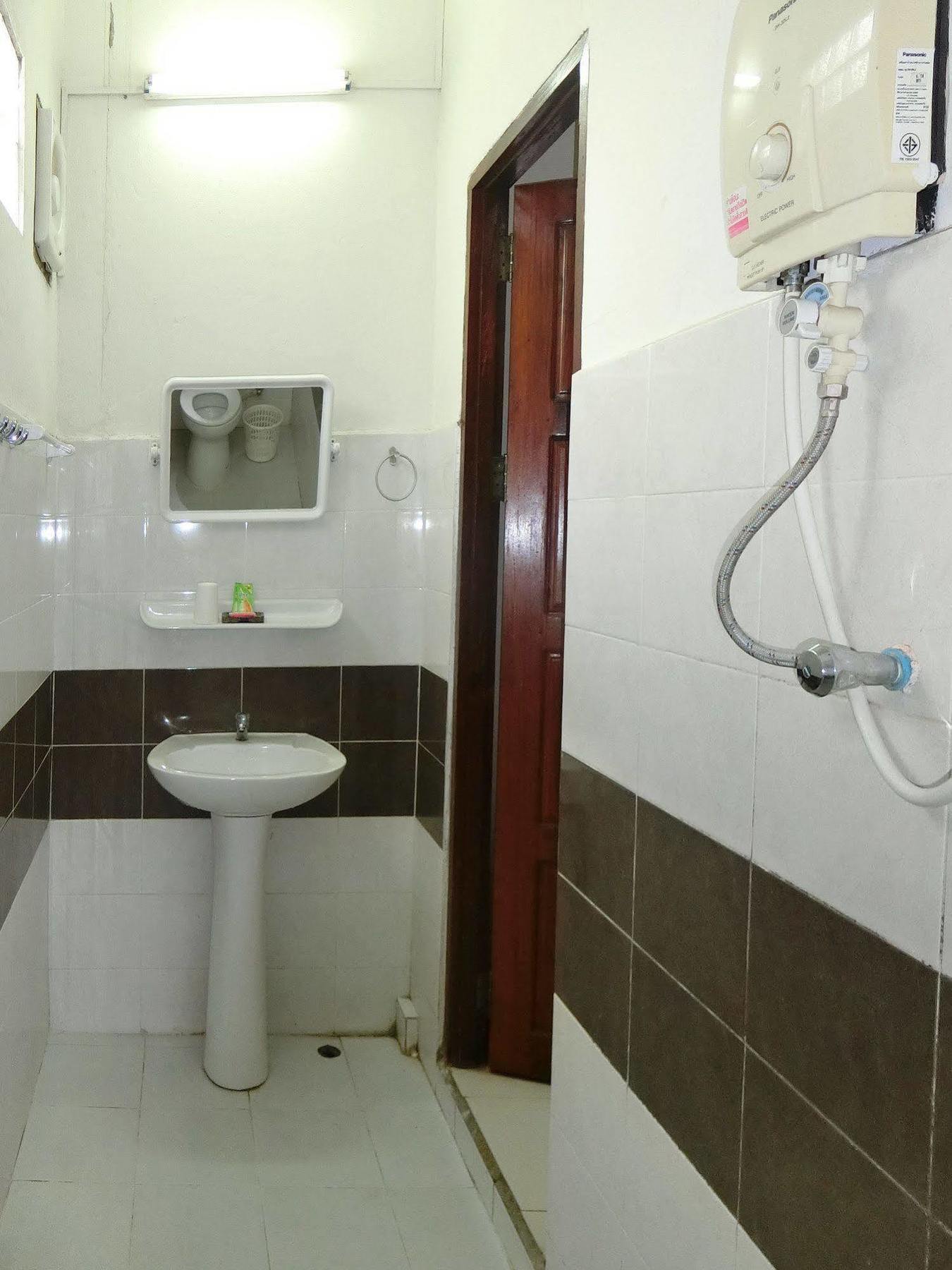 Villa Sisavad Guesthouse Vientiane Buitenkant foto