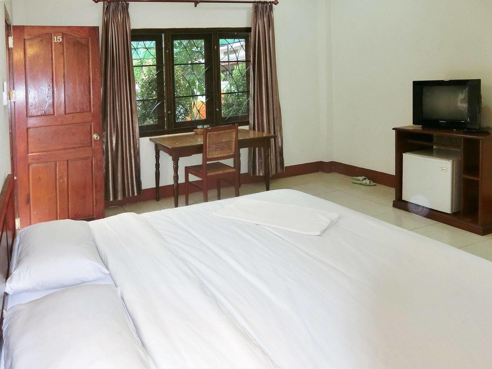 Villa Sisavad Guesthouse Vientiane Buitenkant foto