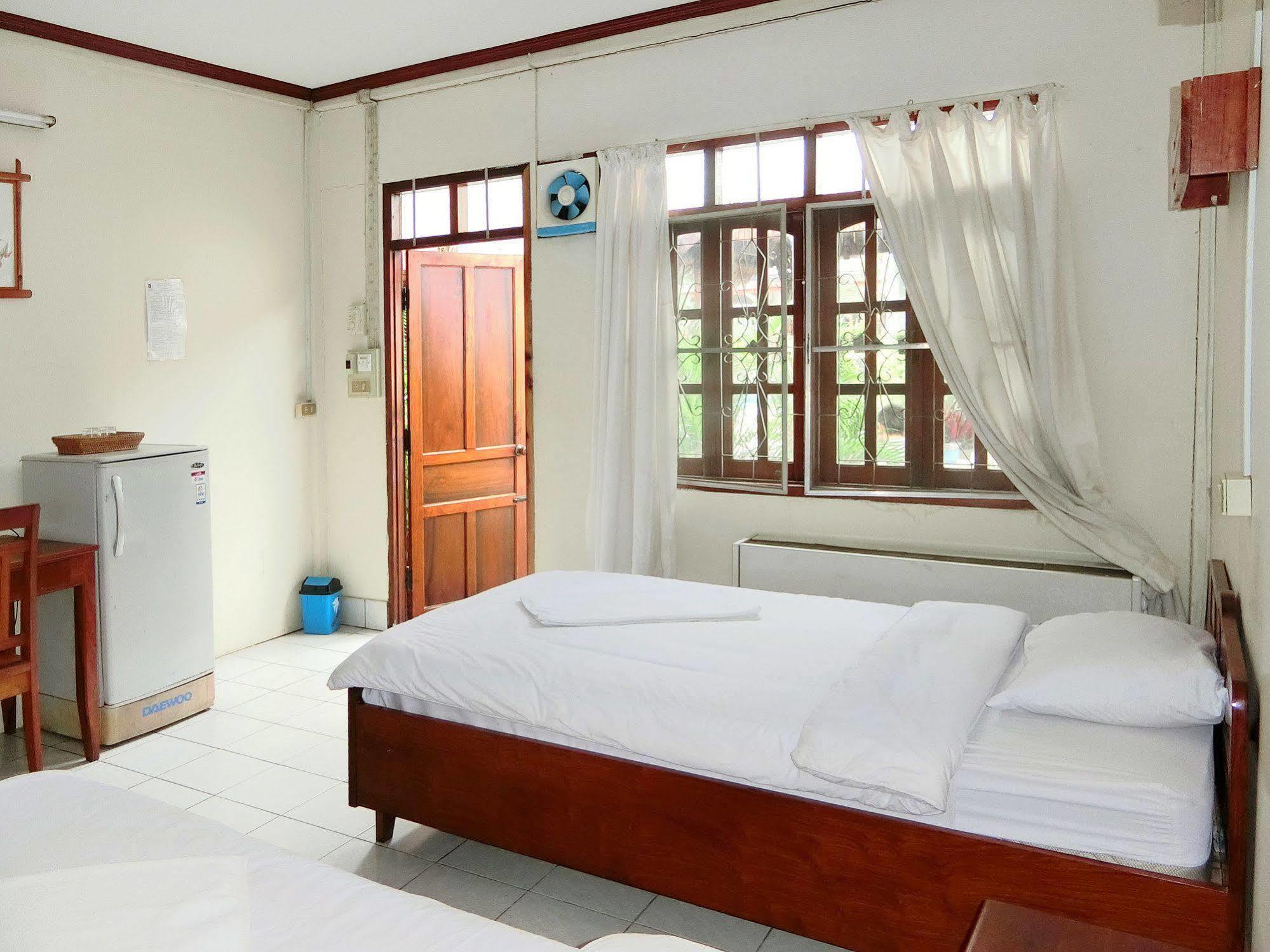Villa Sisavad Guesthouse Vientiane Buitenkant foto