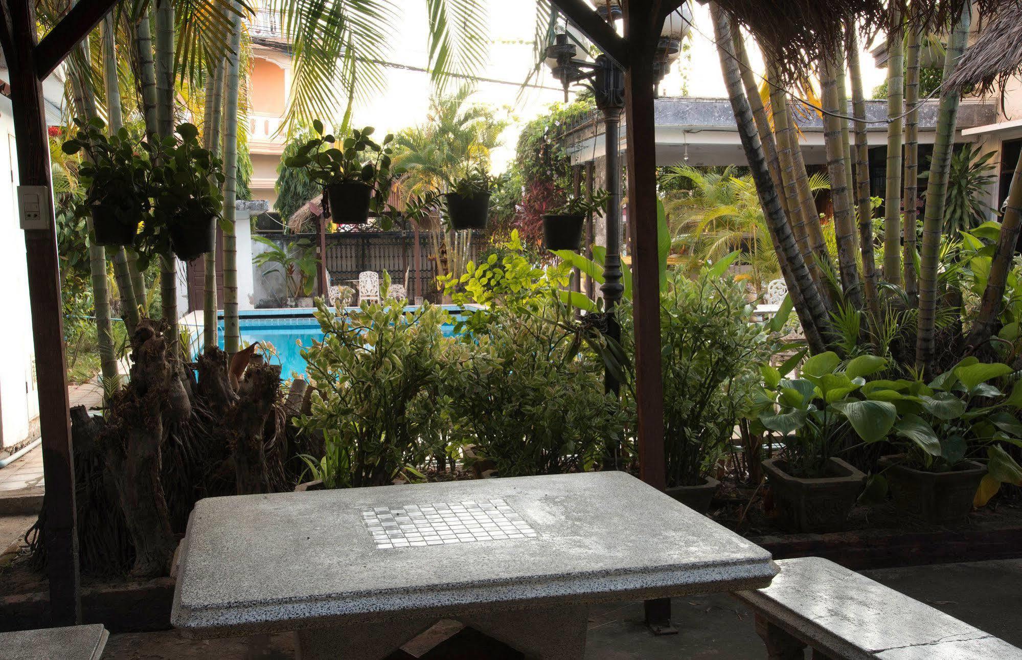 Villa Sisavad Guesthouse Vientiane Buitenkant foto