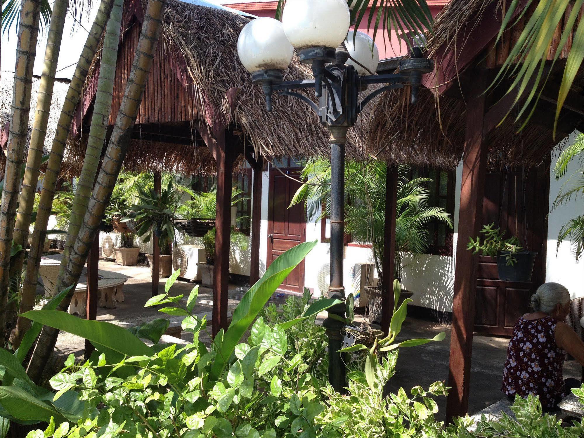 Villa Sisavad Guesthouse Vientiane Buitenkant foto