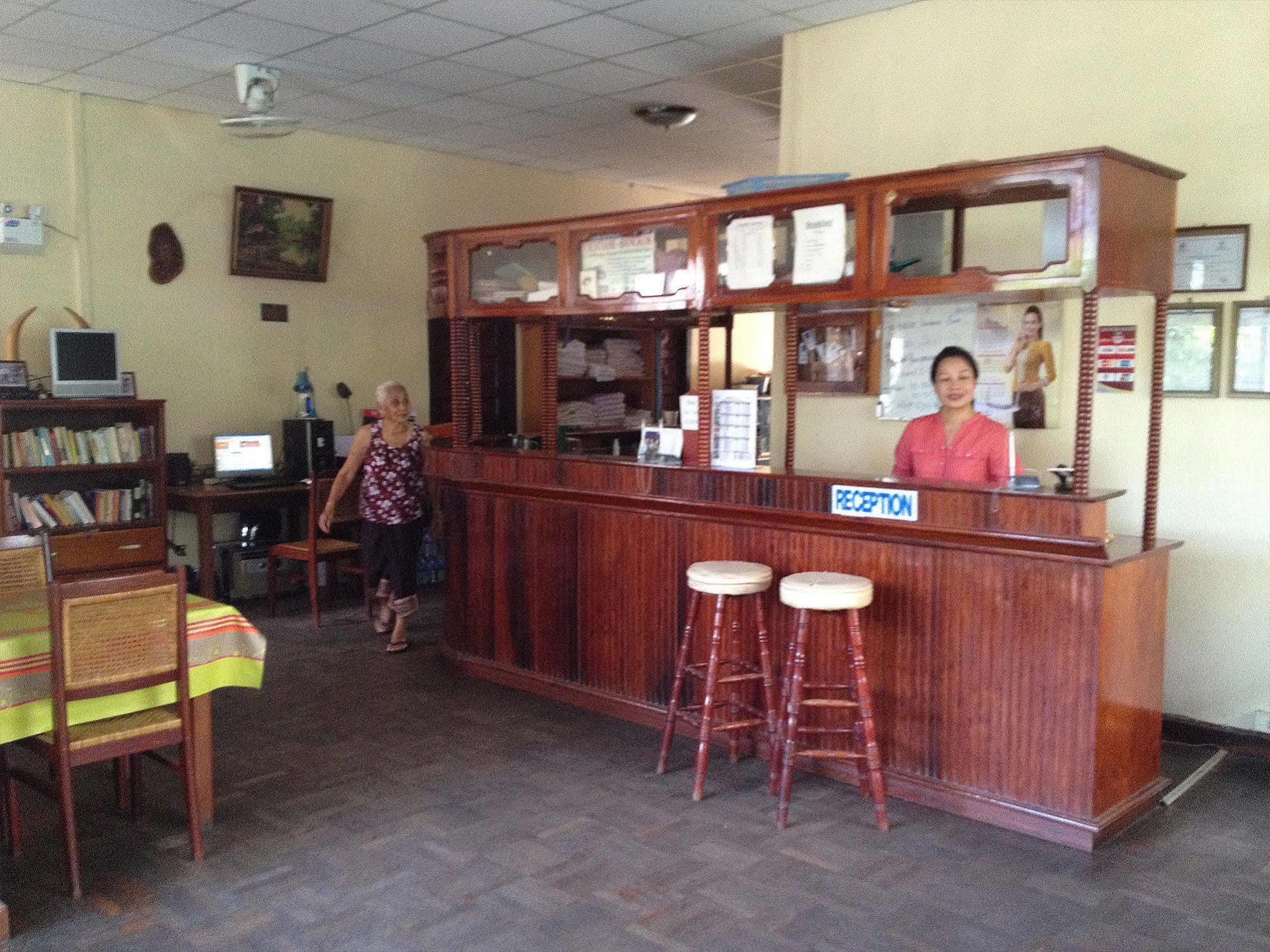 Villa Sisavad Guesthouse Vientiane Buitenkant foto