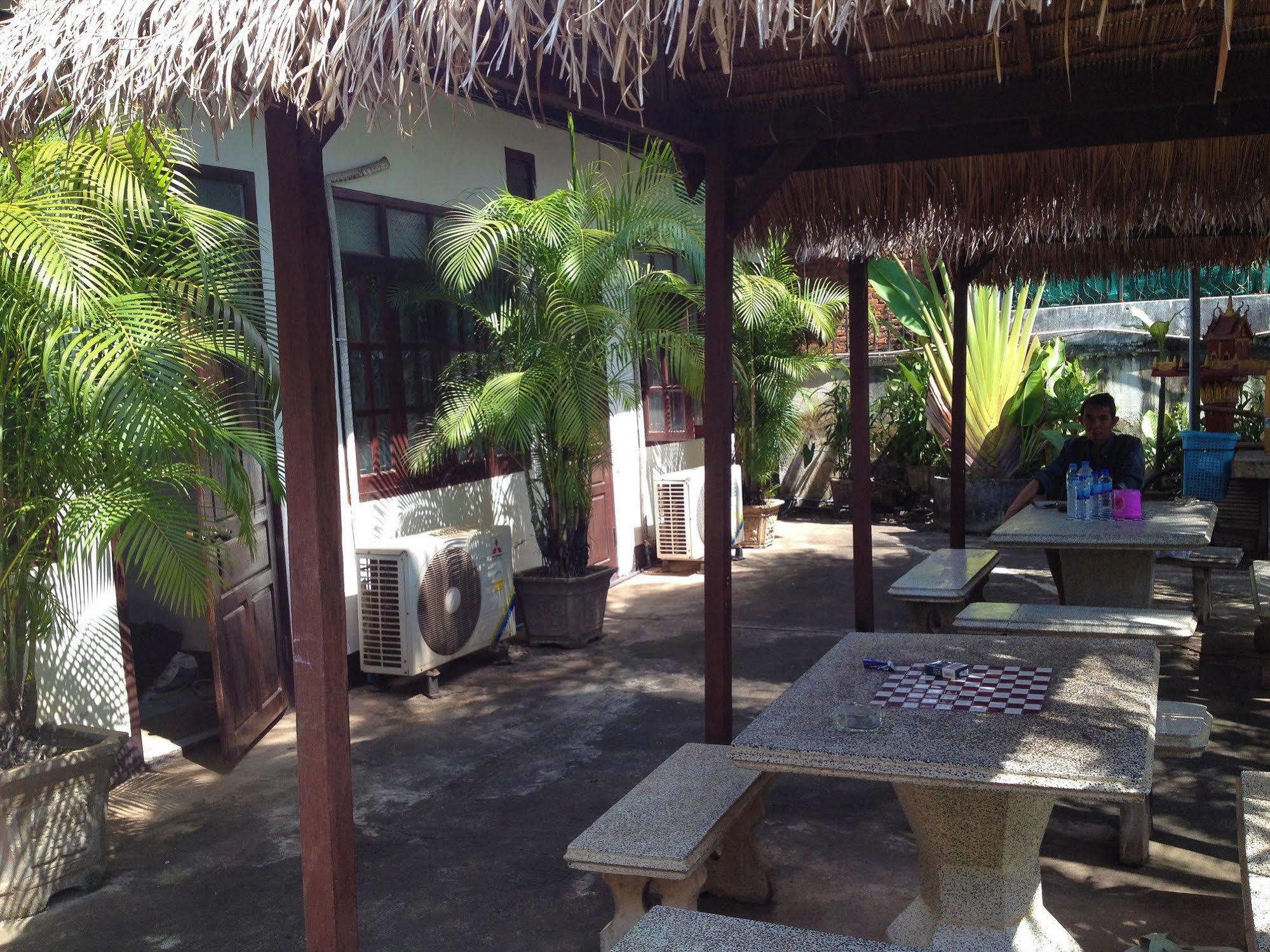 Villa Sisavad Guesthouse Vientiane Buitenkant foto