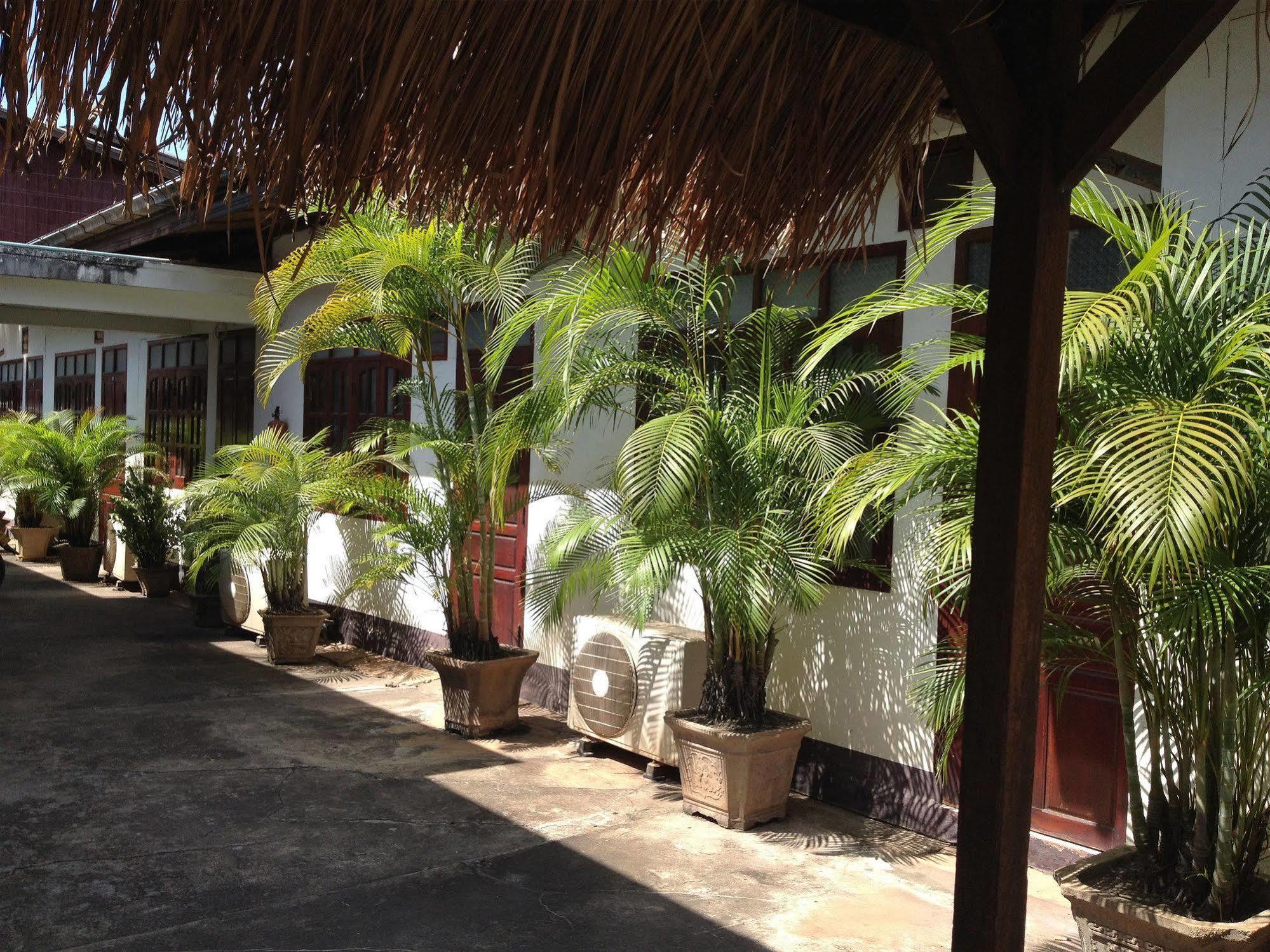 Villa Sisavad Guesthouse Vientiane Buitenkant foto