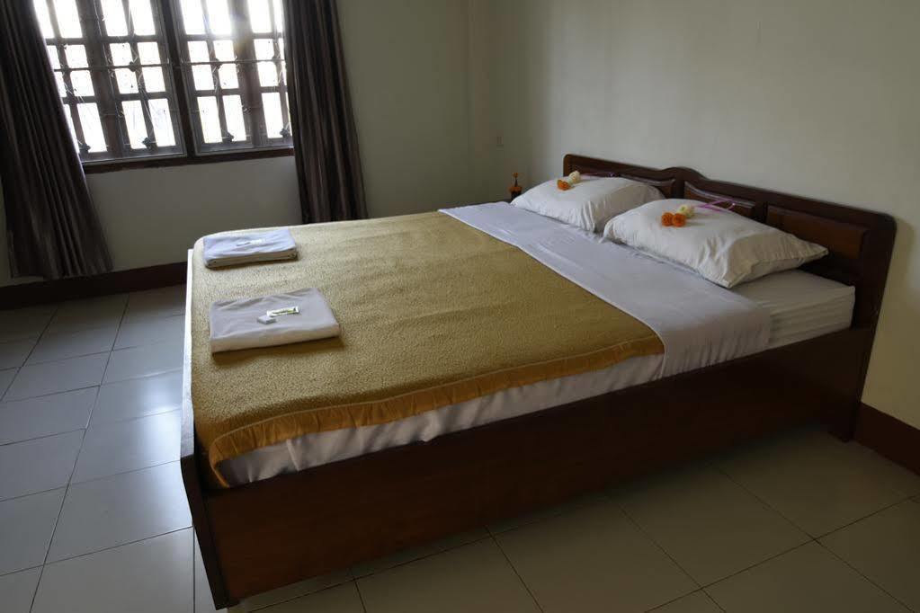 Villa Sisavad Guesthouse Vientiane Buitenkant foto